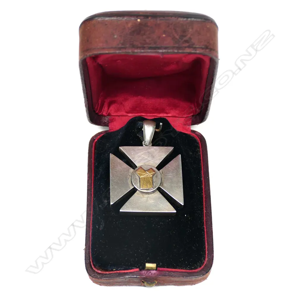 M. Sandstein (Christchurch) heavy quality silver 1883 dux medal, Image 1++
